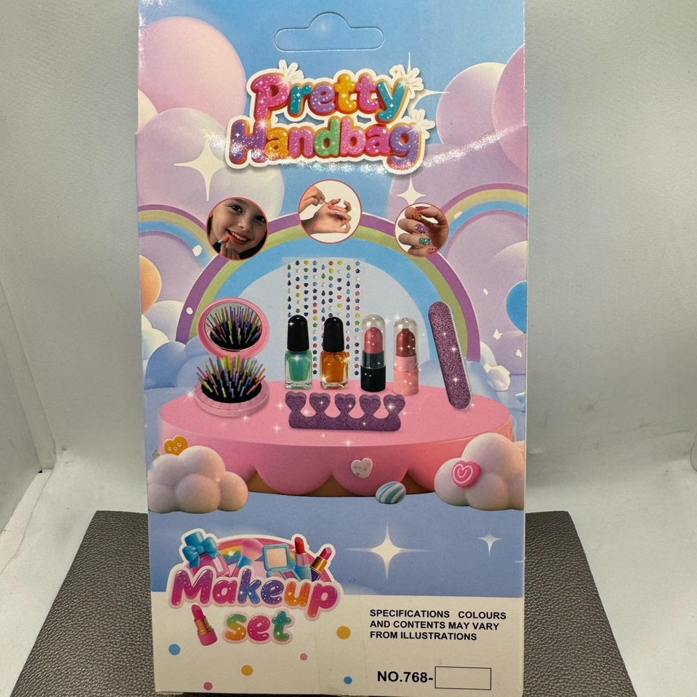 💸 5 for $50 Lovely Labubu and Friends Makeup Case - Picture 4 of 7